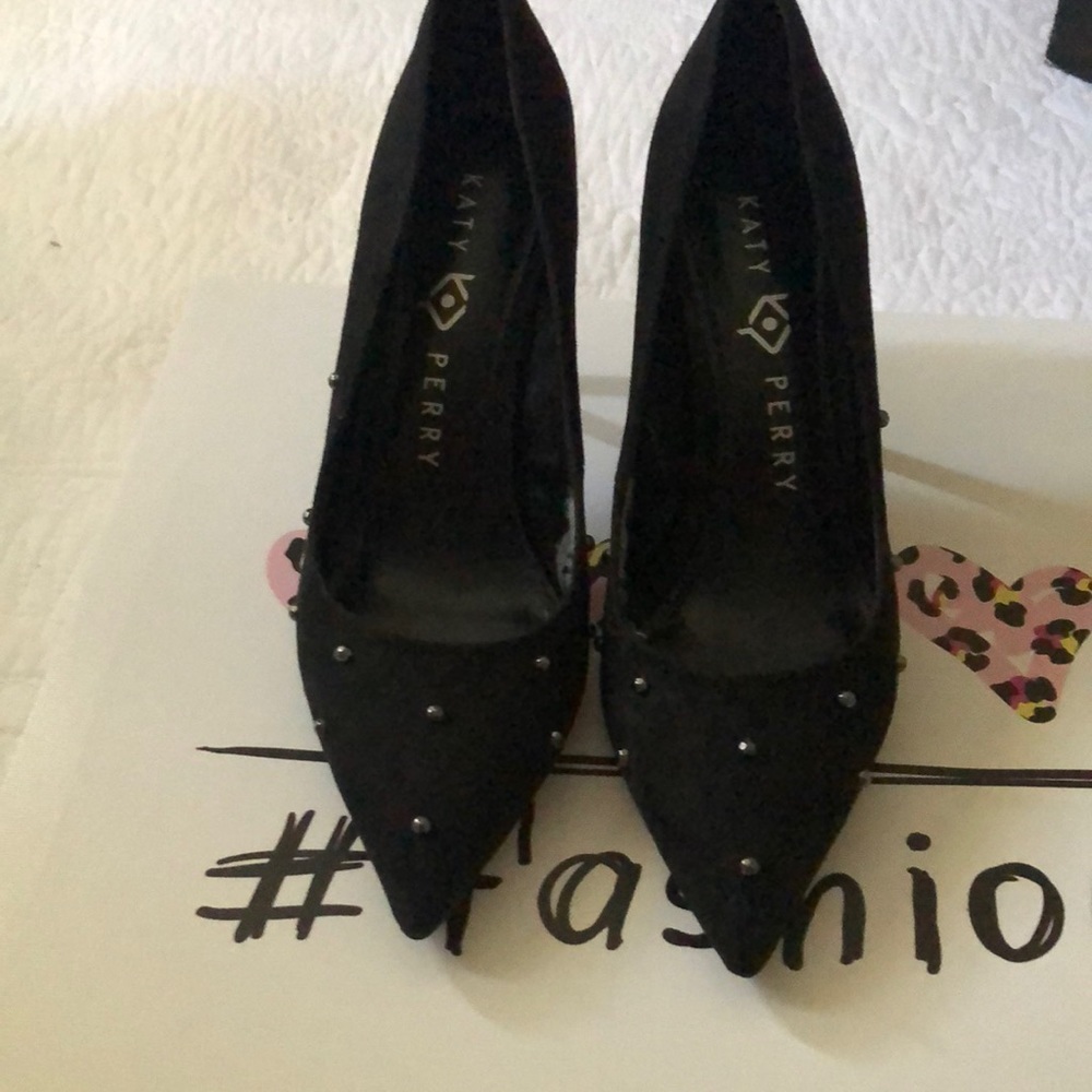 A black shoes in good condition one time used.
